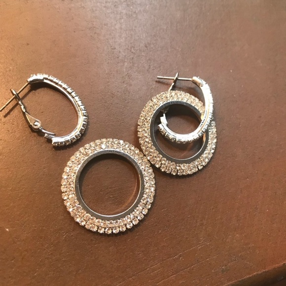 Beautiful Silver plated round crystals Earrings 🌺 - Picture 4 of 8